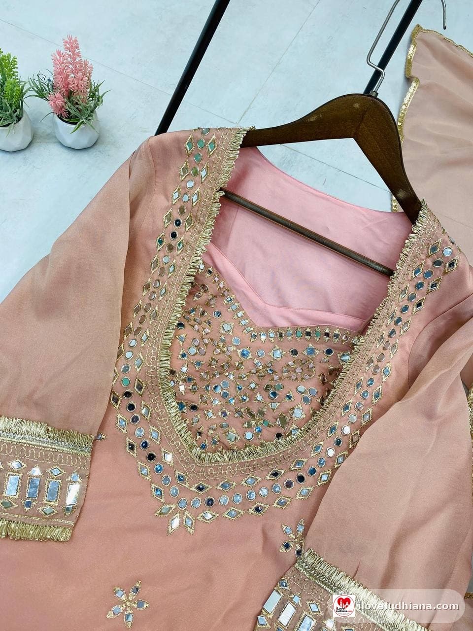 Aura Fashions — photo 1