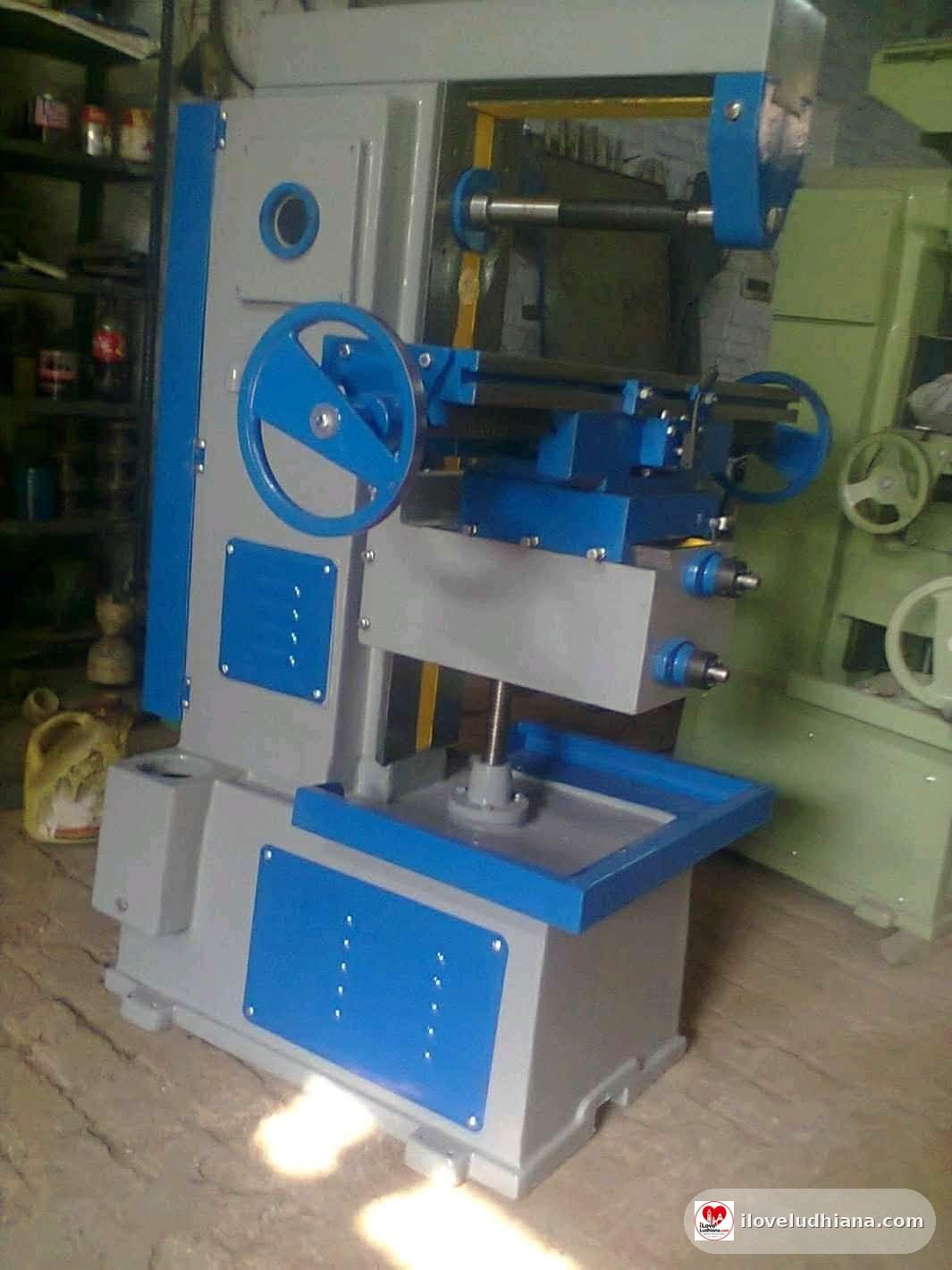 MILLING MACHINE