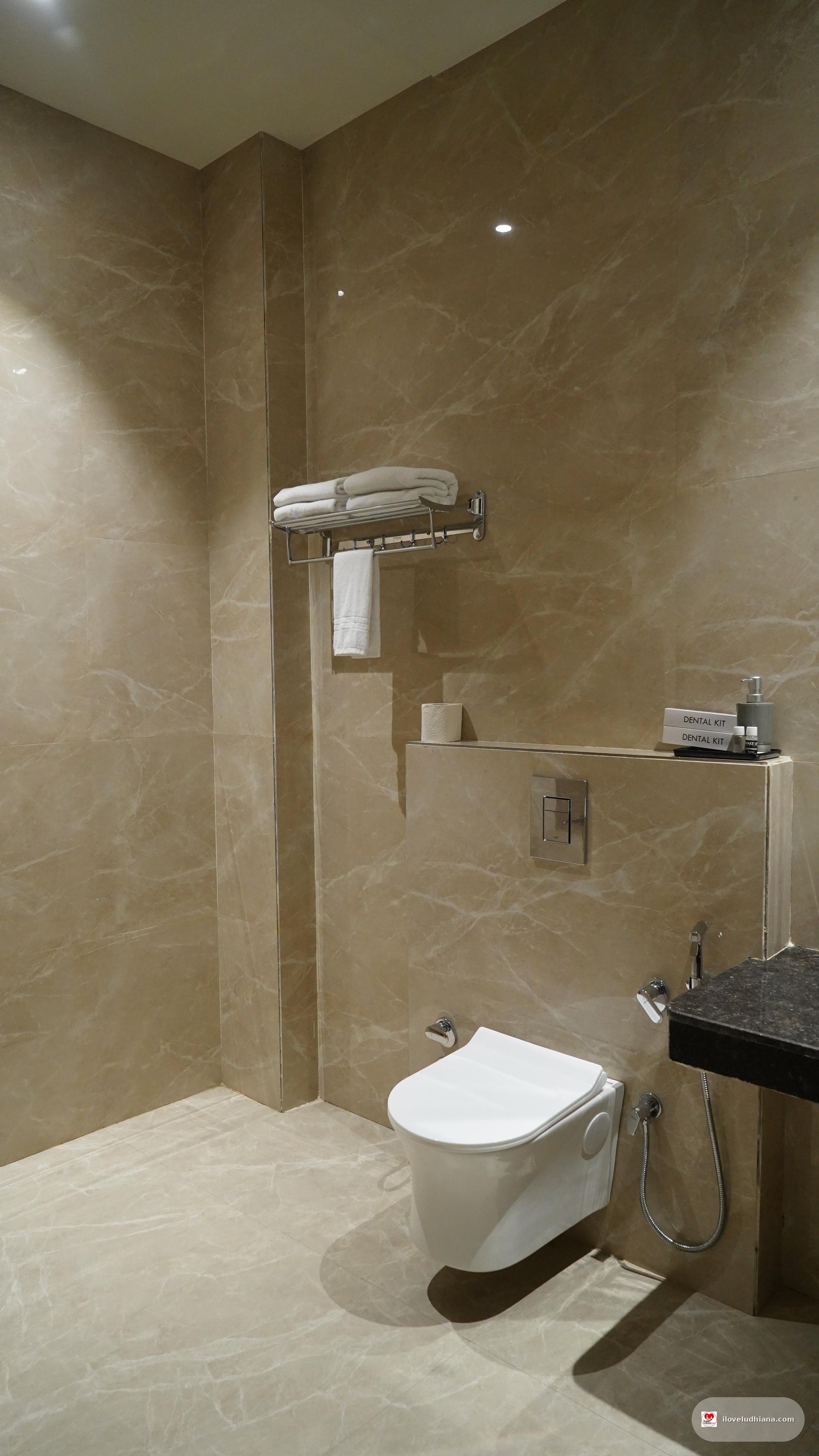 Hotel The Royal King in Chandigarh Road