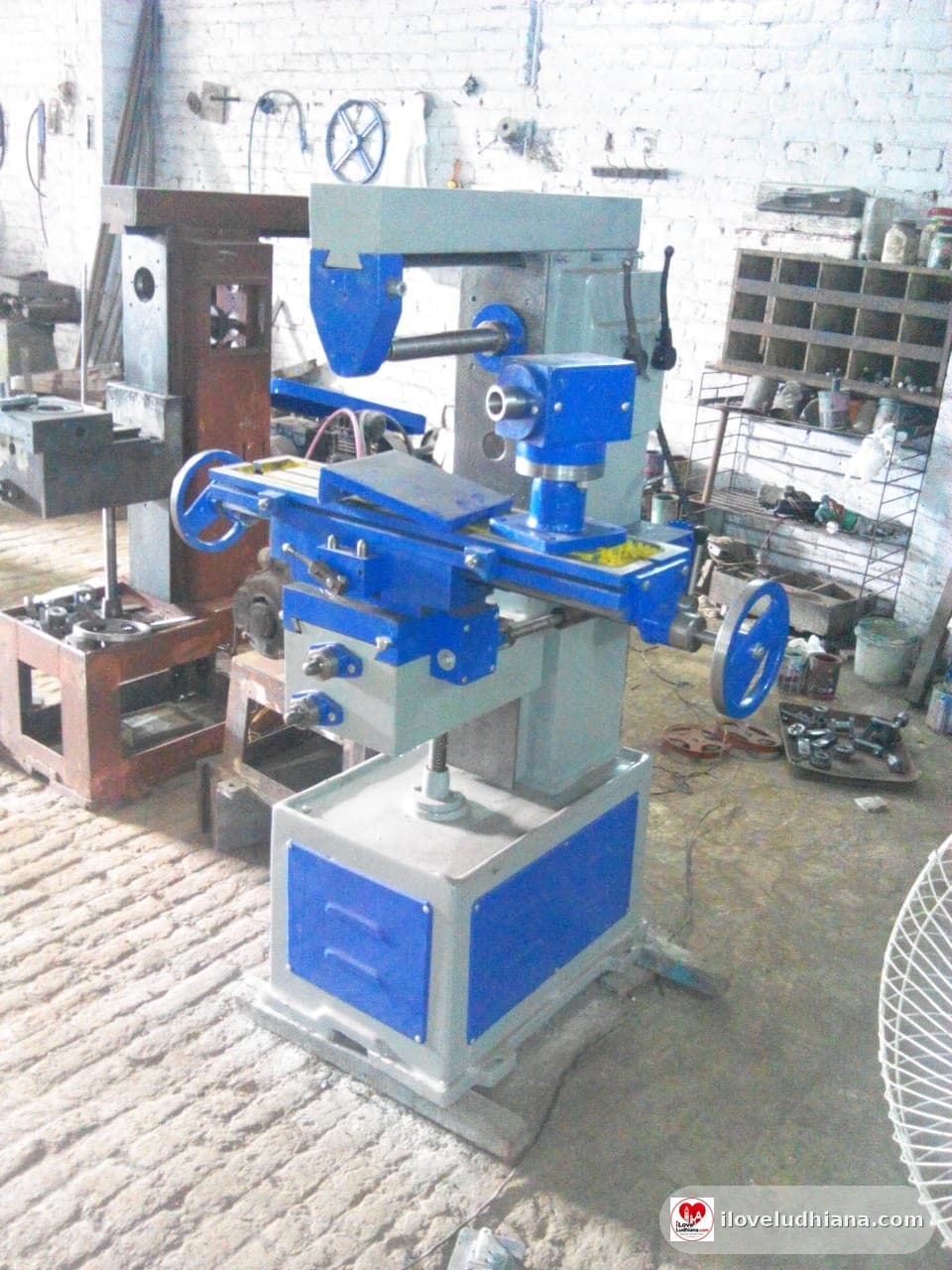 MILLING MACHINE