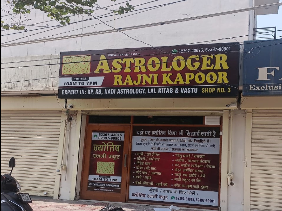 Astrologer Rajni Kapoor